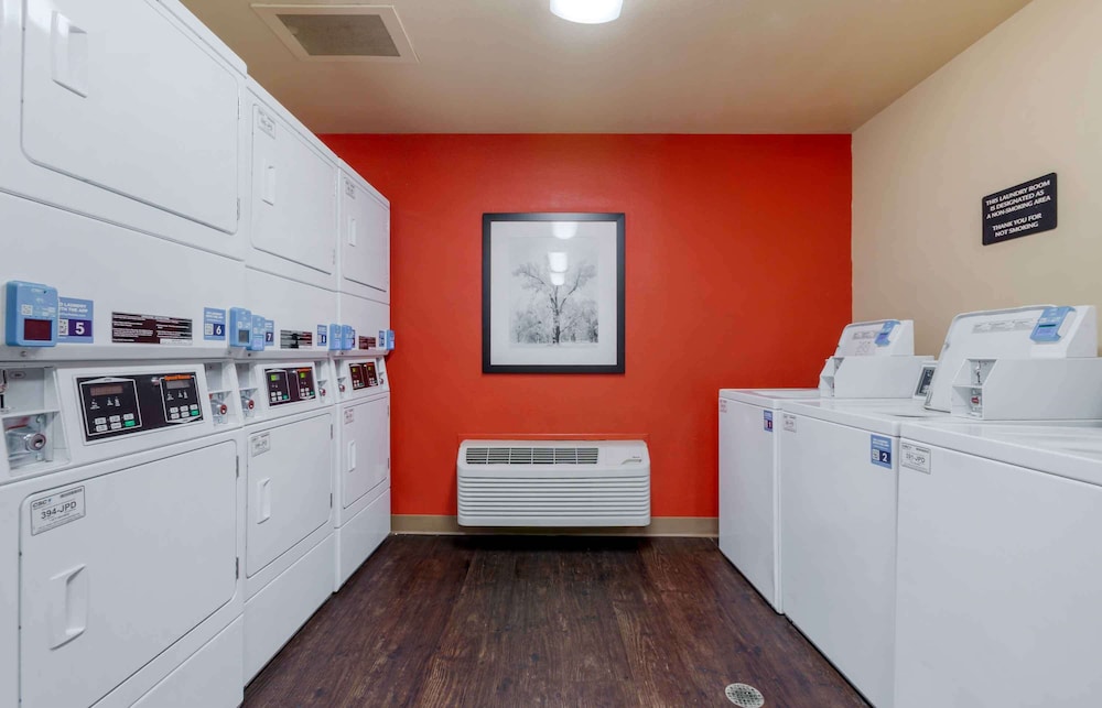 Extended Stay America Suites Phoenix Airport 16/37
