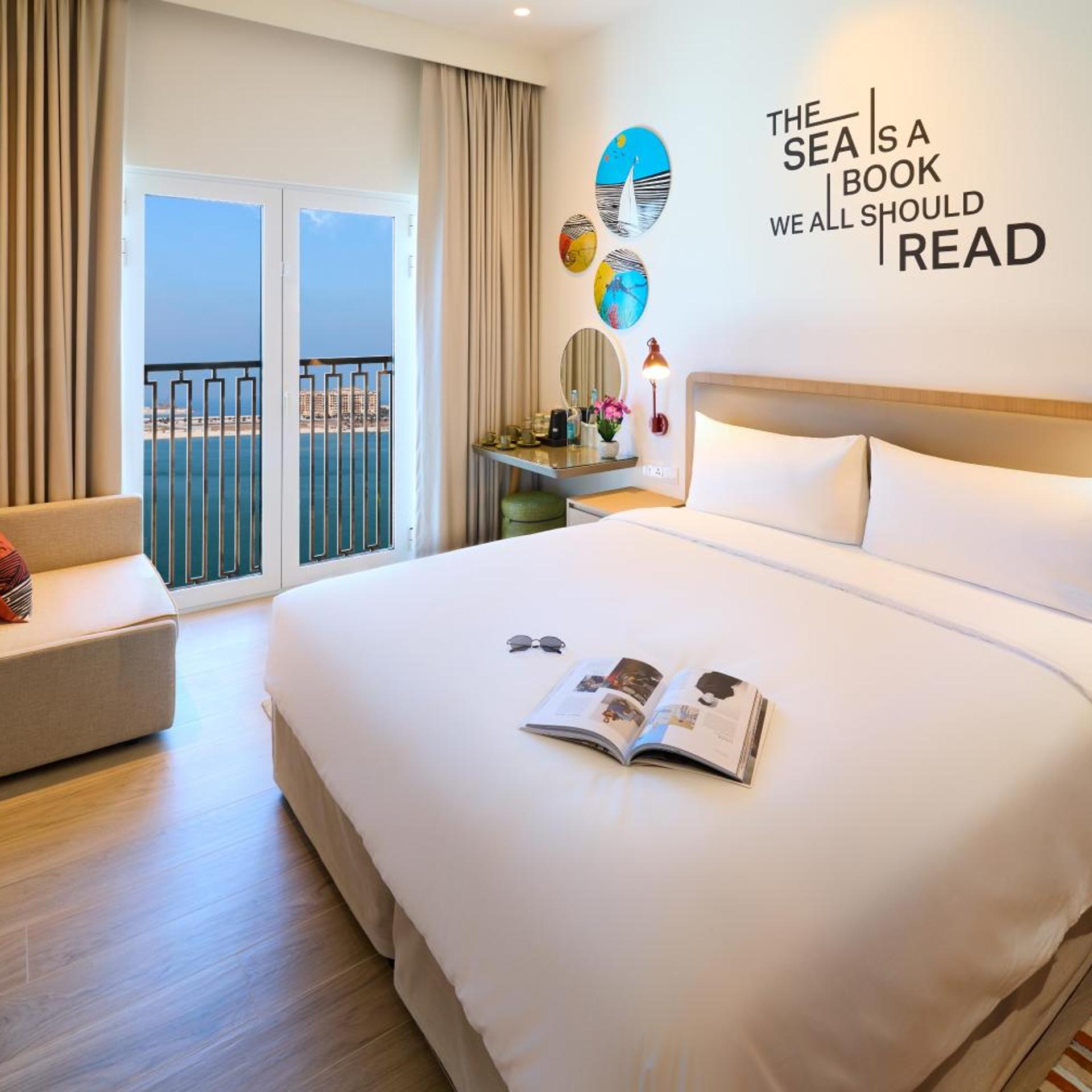 Rover, Sea View, Sofa