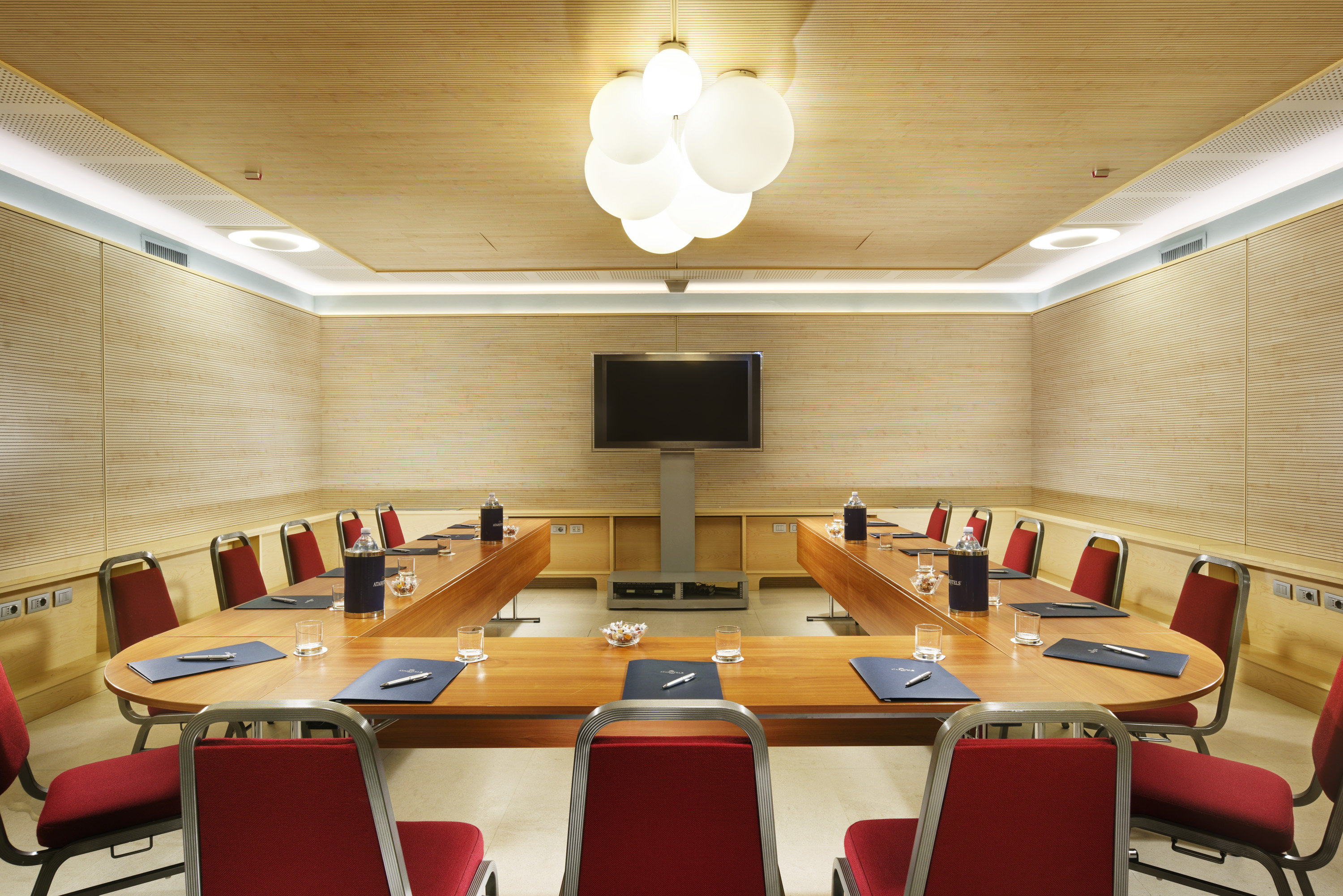 Unahotels Varese 37/42