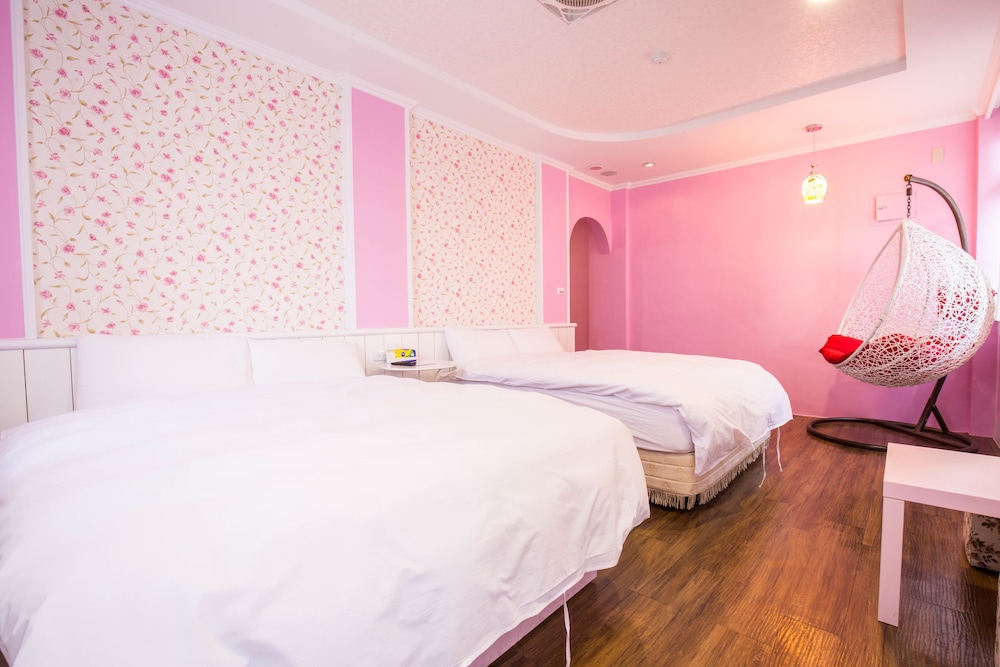 N. Castle Hotel 12/41