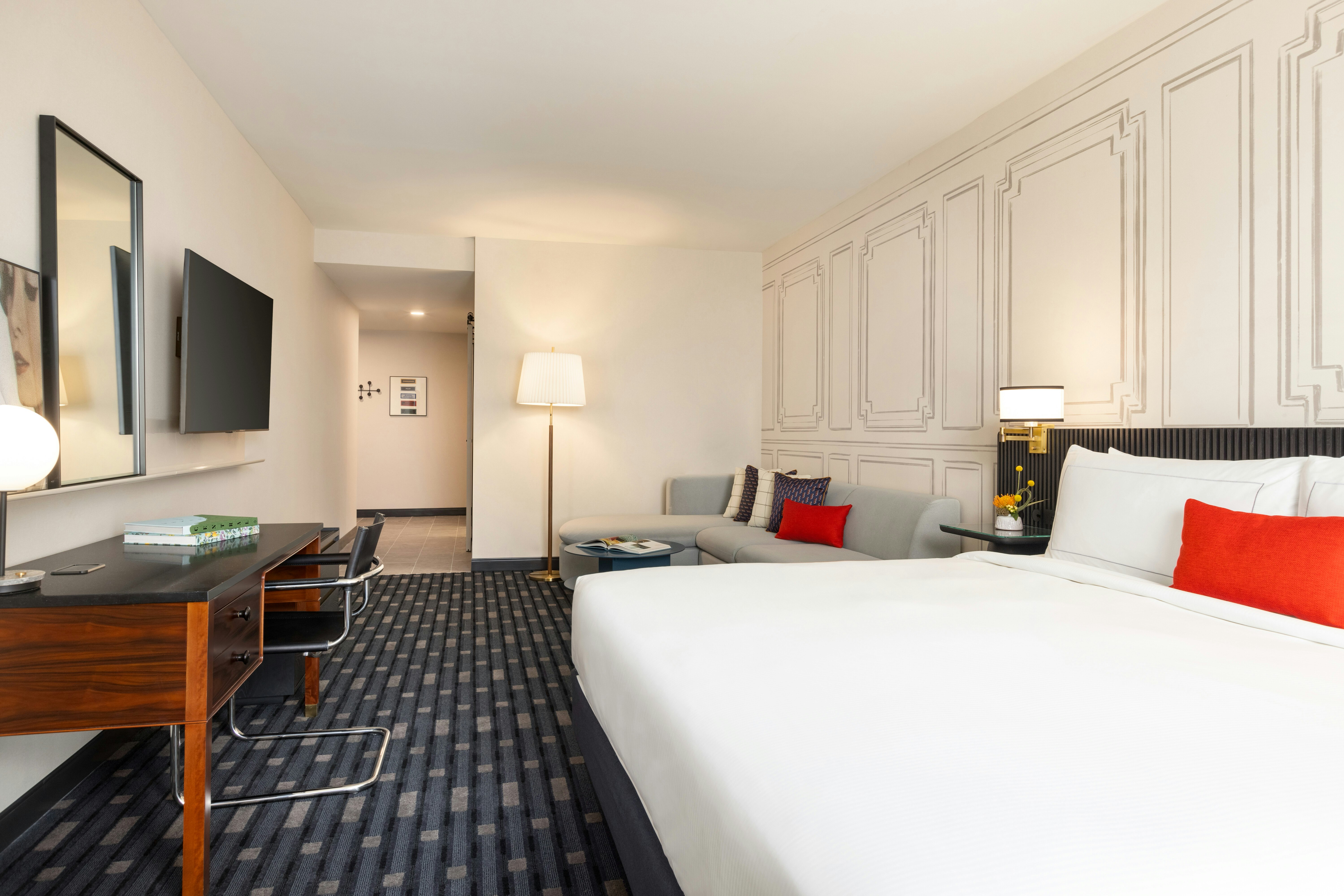 1 BEDROOM, SUITE, KING BED, CORNER