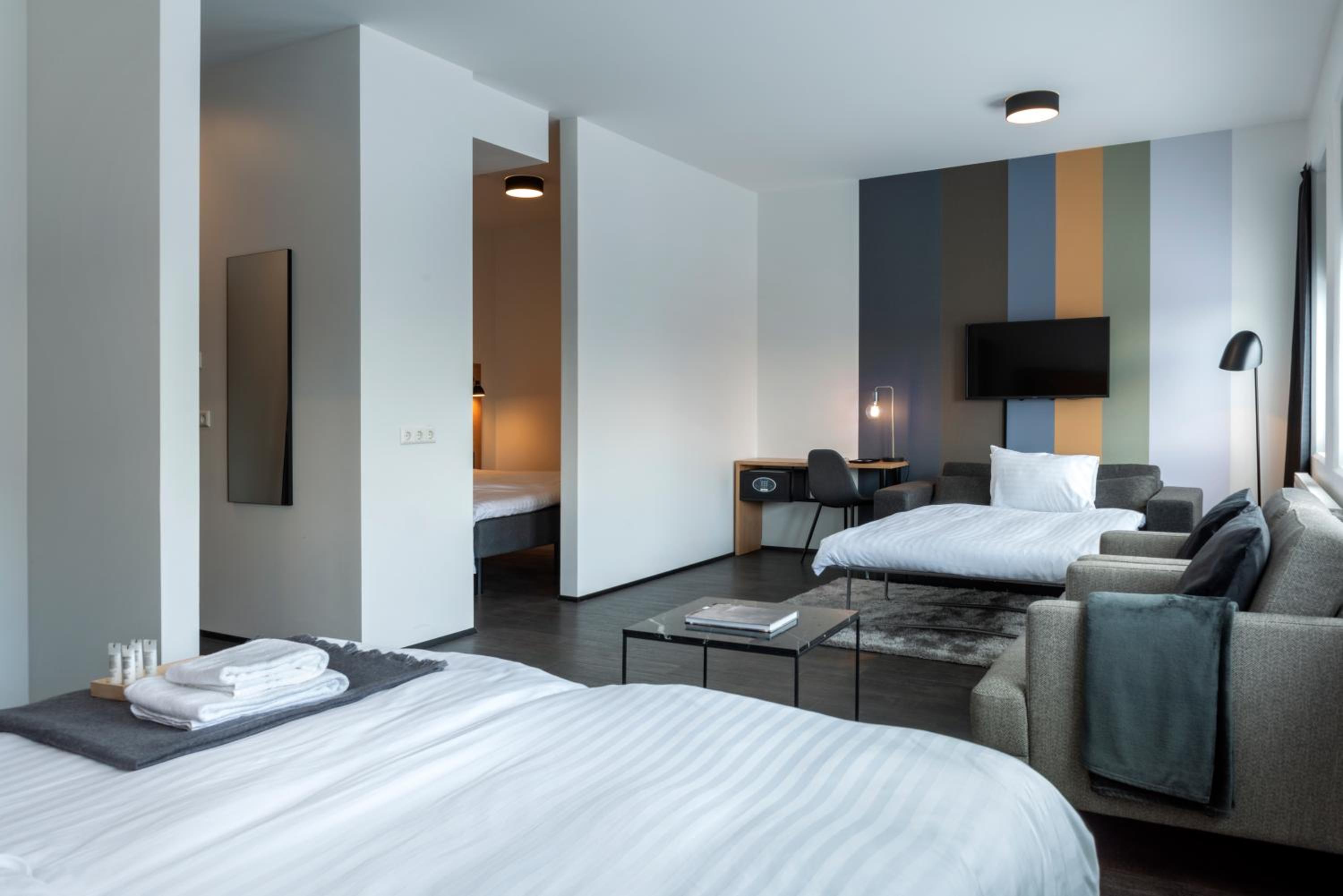Family Suite, Large