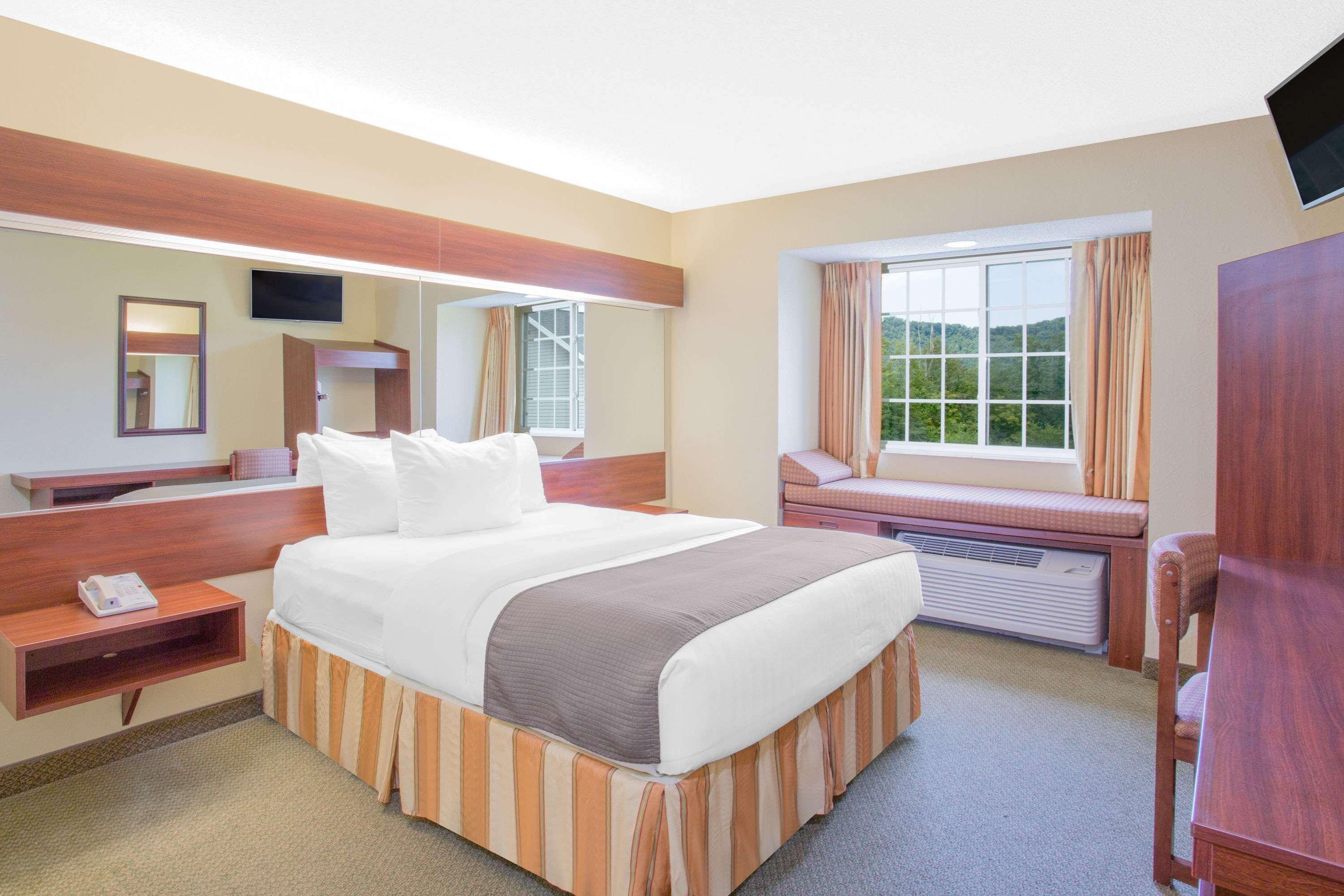 Microtel Inn & Suites By Wyndham Gassaway/Sutton 8/16