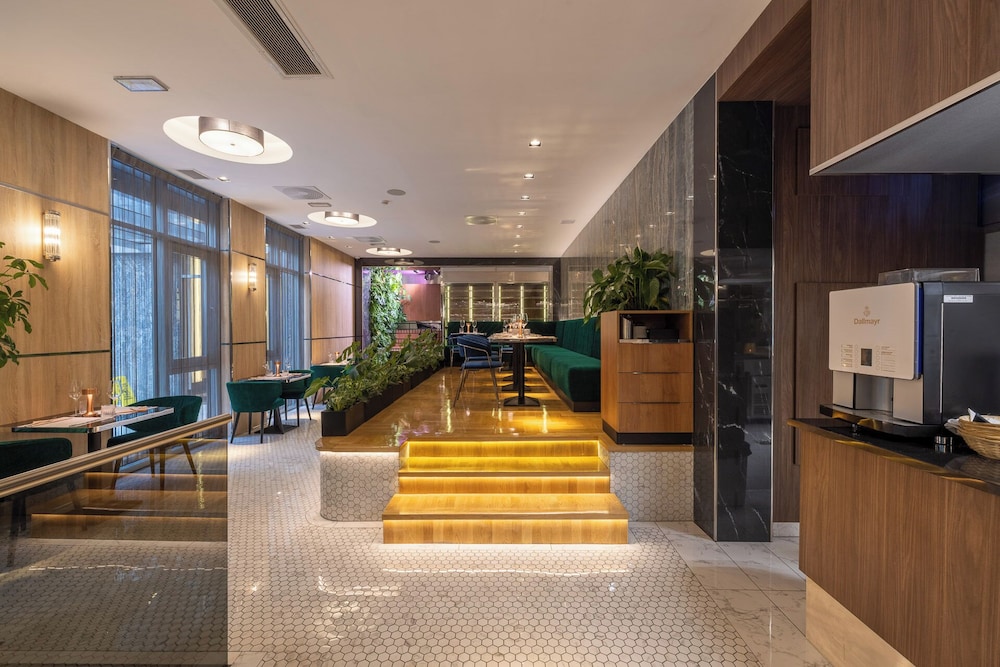 Silver Crown Hotel & Residence 7/50
