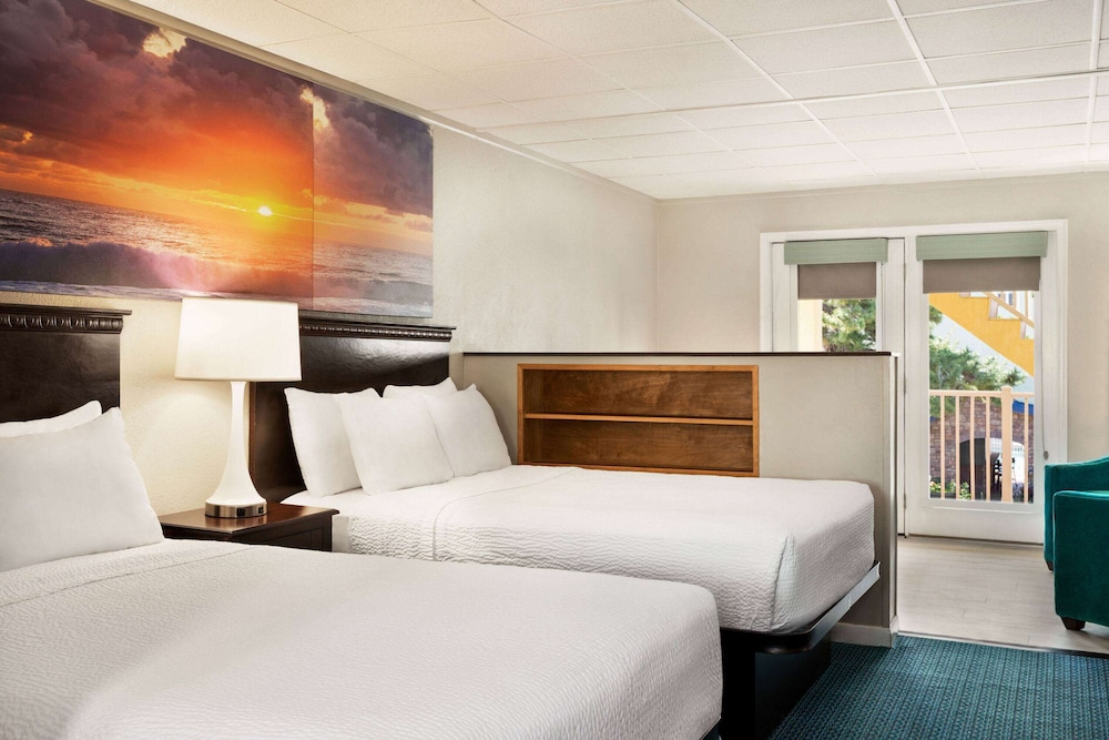 Efficiency, Deluxe, Suite, 2 Double Beds, Pool Side