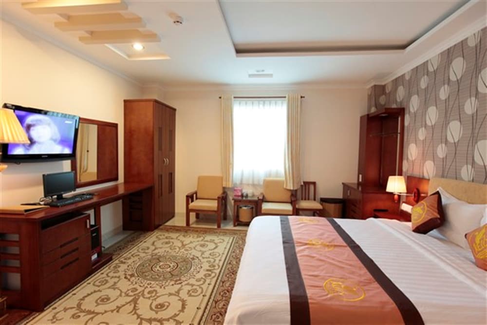 Adora Hotel 8/50