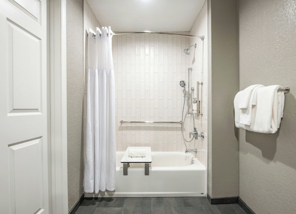 Studio, King Bed, Golf Course View, Kitchen, Accessible، Residence Inn Oxnard River Ridge 5/6
