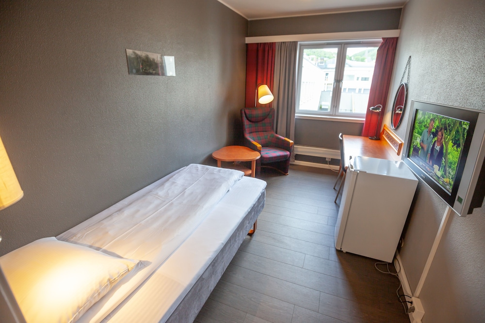 F2 Hotel 9/26
