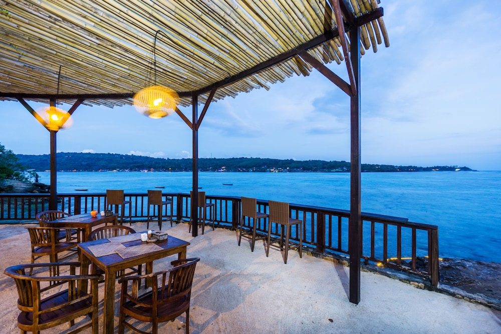 Laguna Reef Huts 46/70