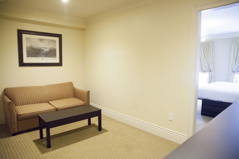 Niagara Crossing Hotel and Spa 29/39