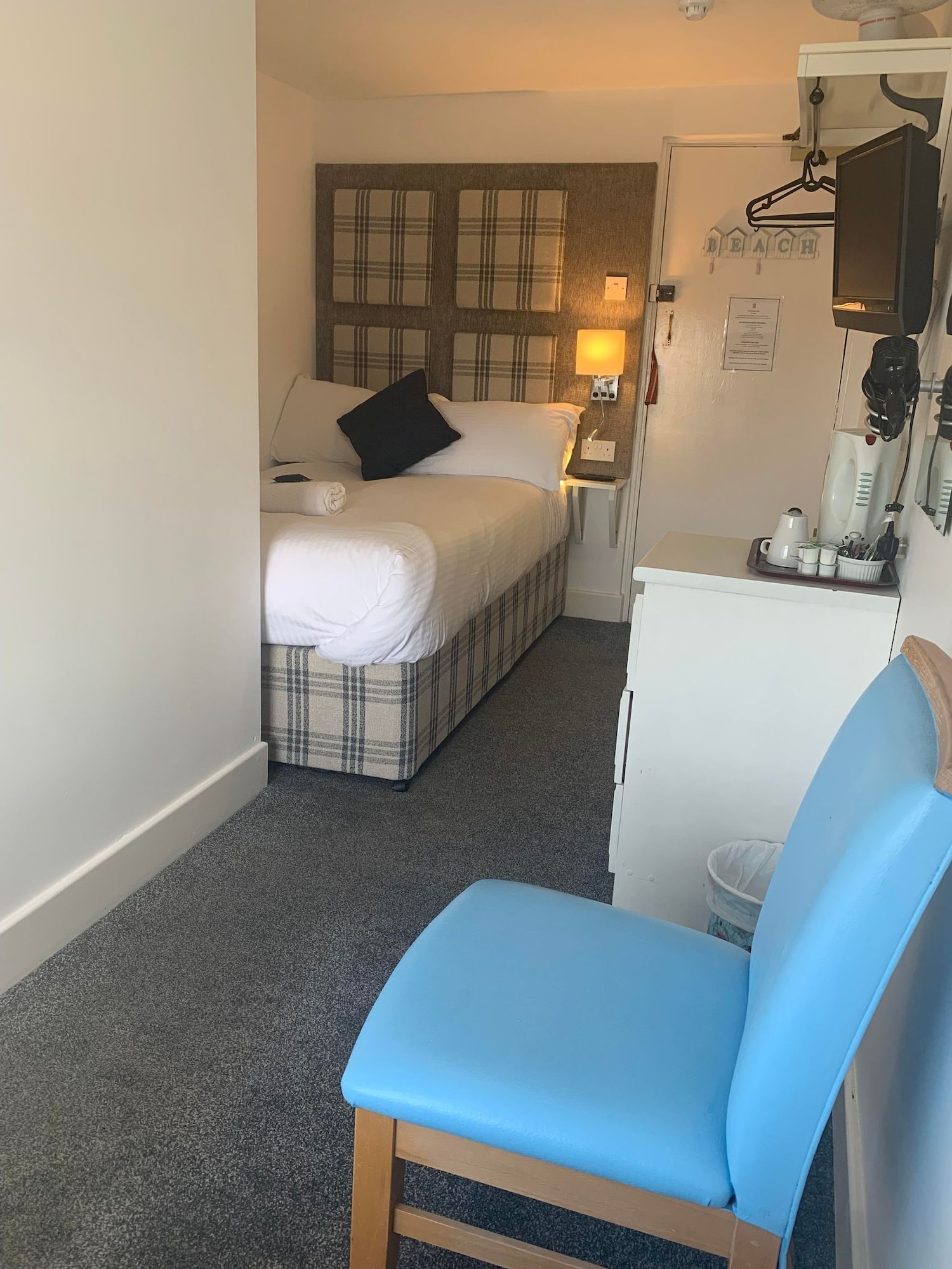 Silver, Single, Single Bed، The Jubilee Hotel 2/4