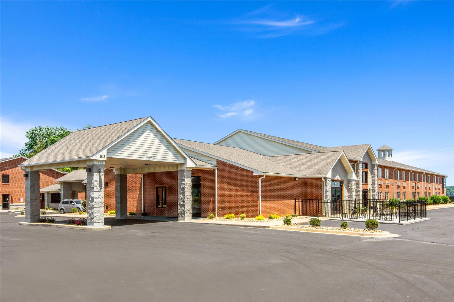 Clarion Pointe on the lake Clarksville-South Hill West 1/25