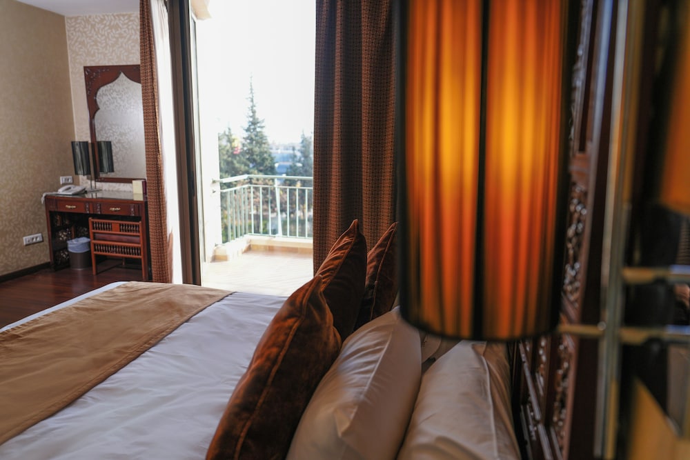 CHTAURA PARK HOTEL 8/50