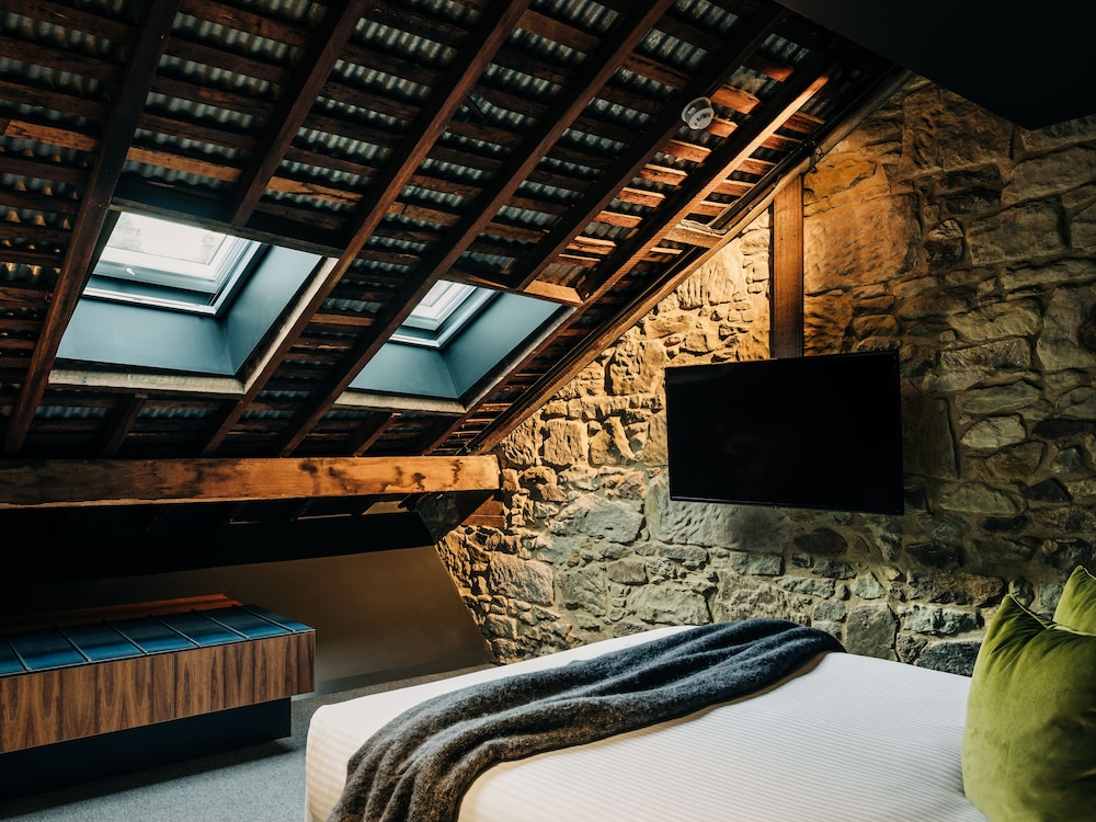 Moss Hotel 5/49