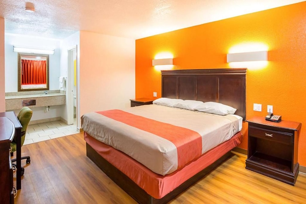 Motel6 Red Oak, TX - Dallas 12/37