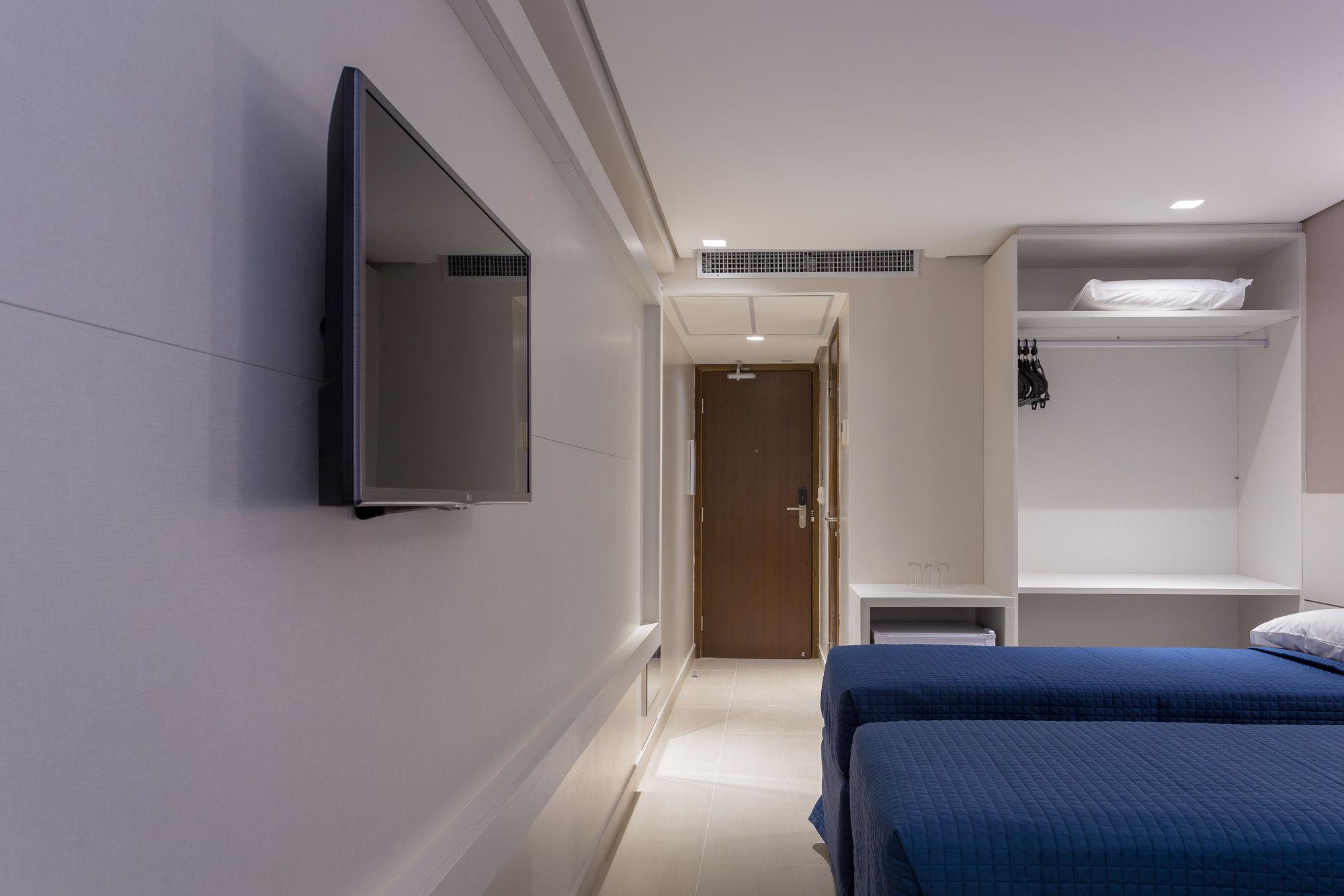 Superior, Twin Beds, Side View