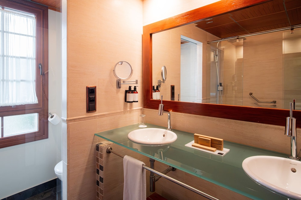 Hotel & Spa Monasterio de Boltana 38/40