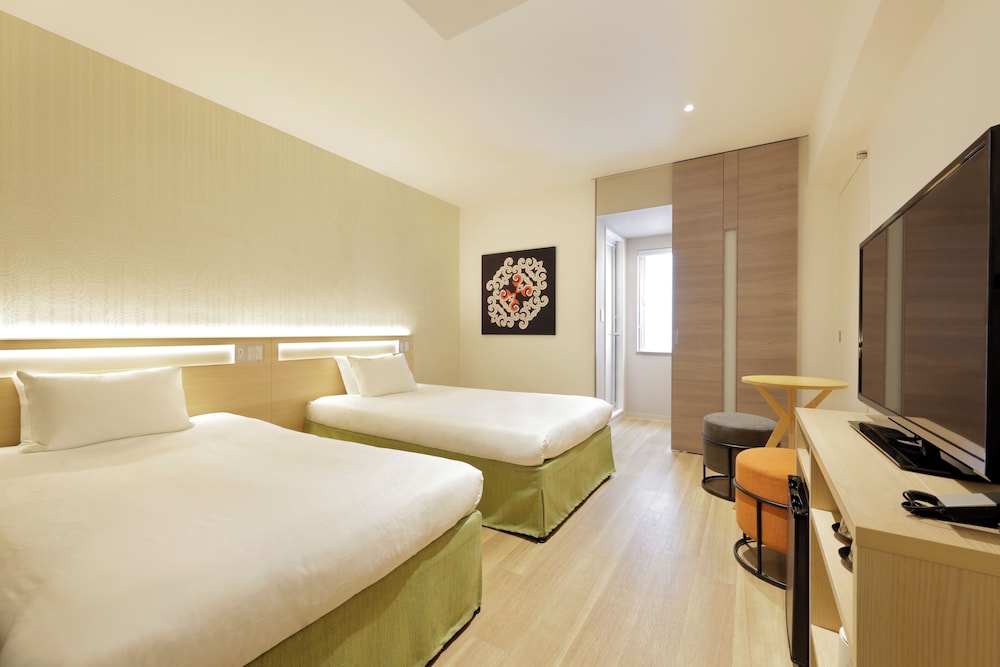 ROOM, TWIN BEDS