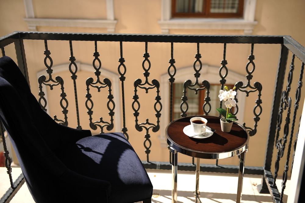 Le Petit Palace Hotel 8/50