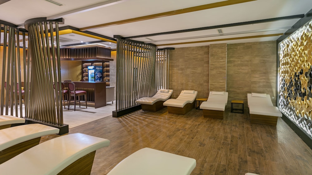 B Business Hotel & Spa 7/53