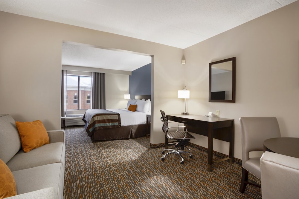 Wingate by Wyndham Sylvania/Toledo 49/56