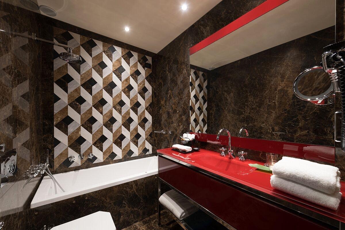 Exclusive, Canal, Suite