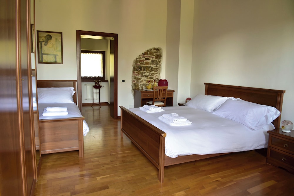 Design, Triple, 1 Queen and 1 Single Bed, Hill View, Balcony