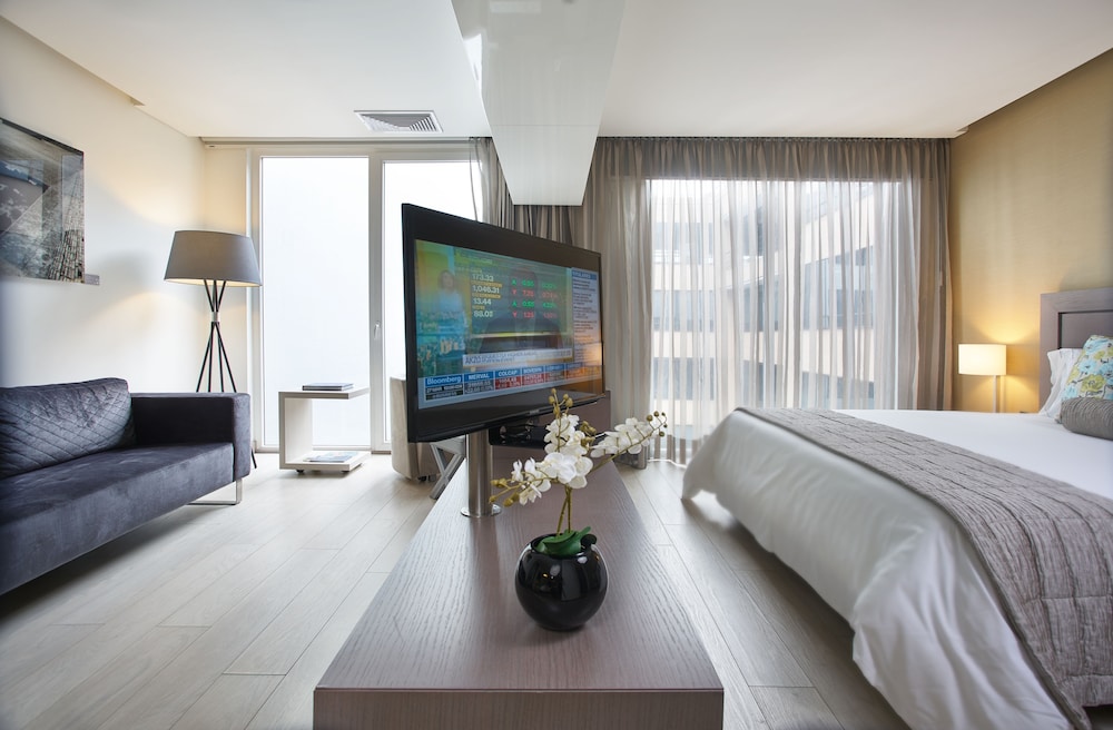 100 Luxury Suites By Preferred 48/76