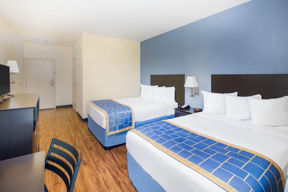 Days Inn by Wyndham Macon I-75 North 15/27