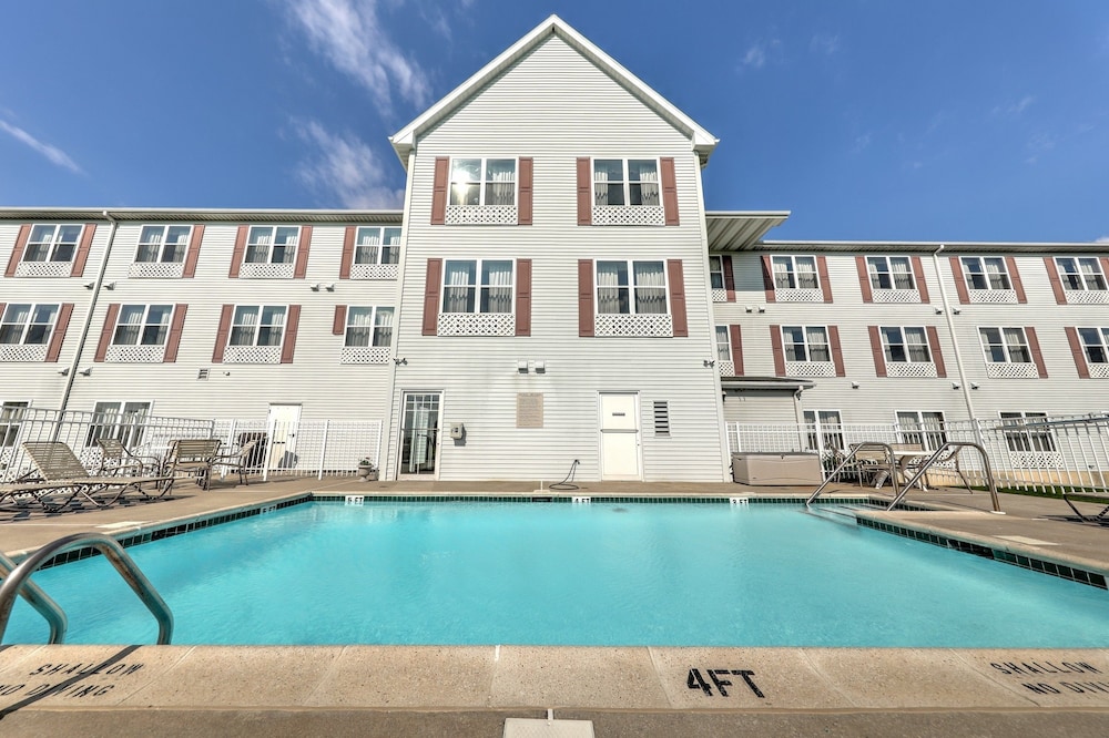 Lancaster Inn and Suites 4/64