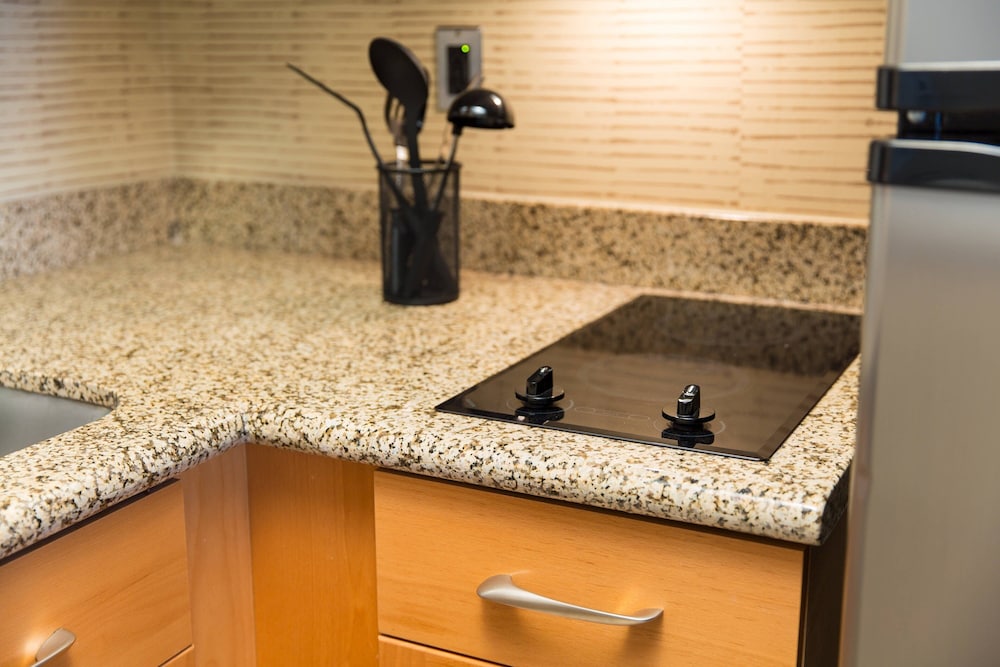 Residence Inn Springfield Old Keene Mill 10/42