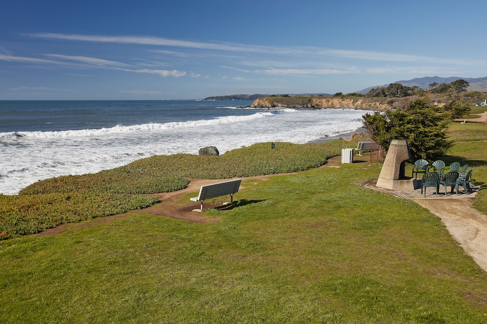 Cavalier Oceanfront Resort 3/67