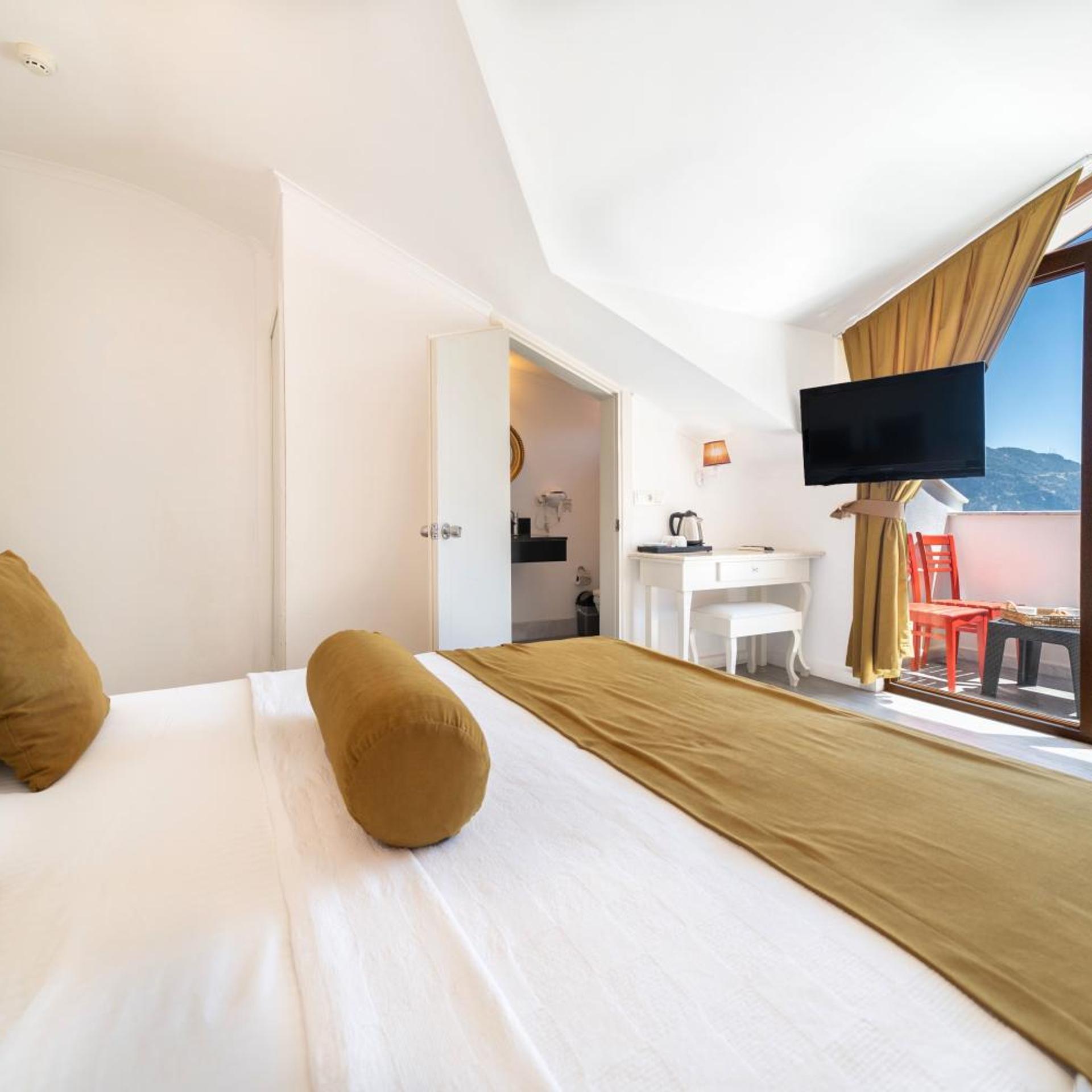 Deluxe, Garden or Pool View, Balcony