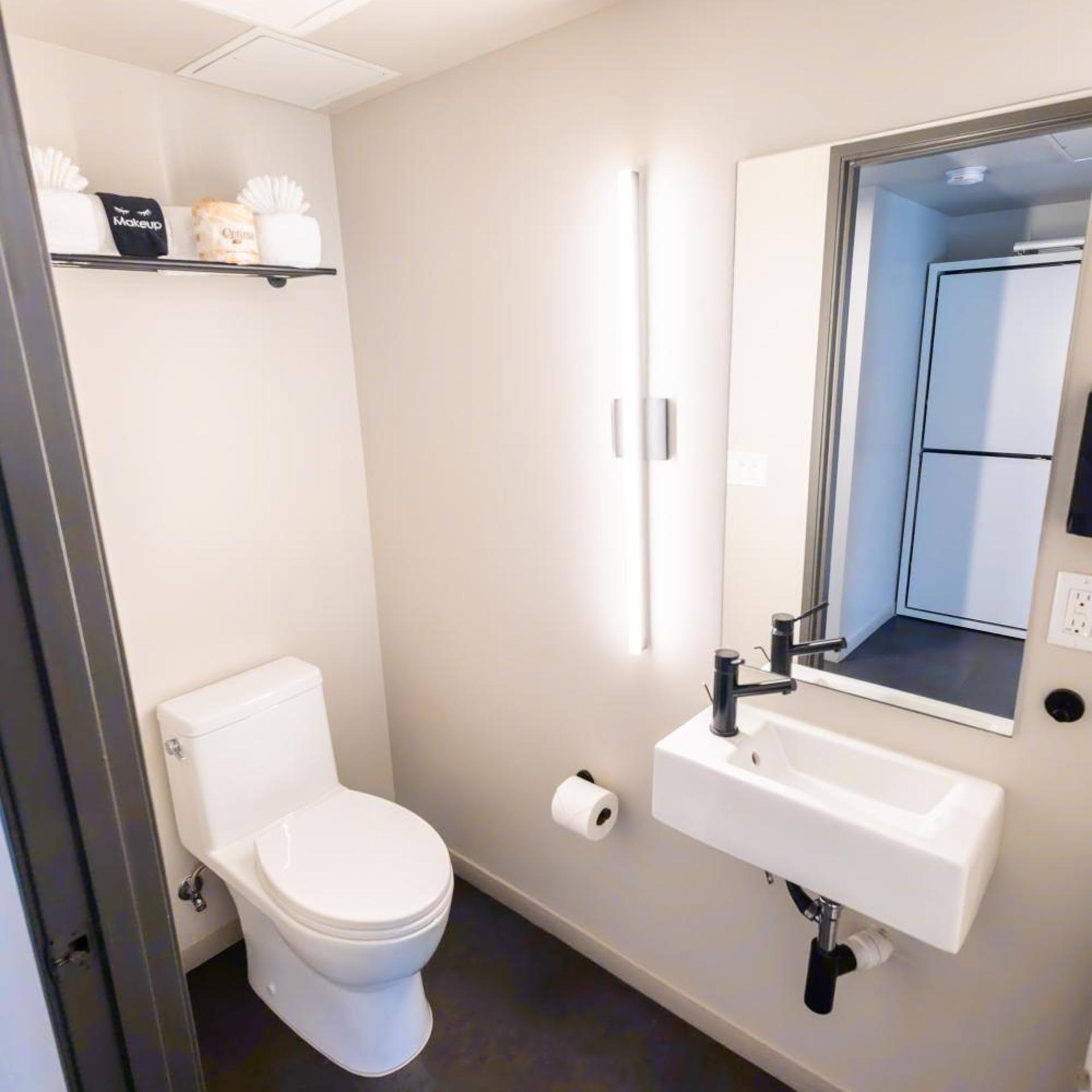 City24 Condo Hotel Little Italy Mission Hills 49/49