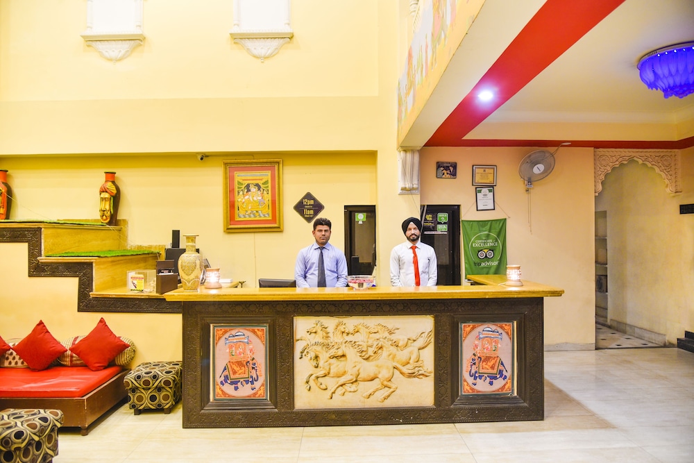Hotel Laxmi Niwas 5/62