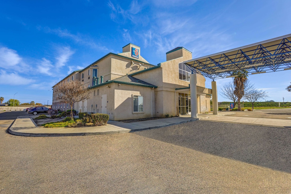 Howard Johnson by Wyndham Lemoore 59/68