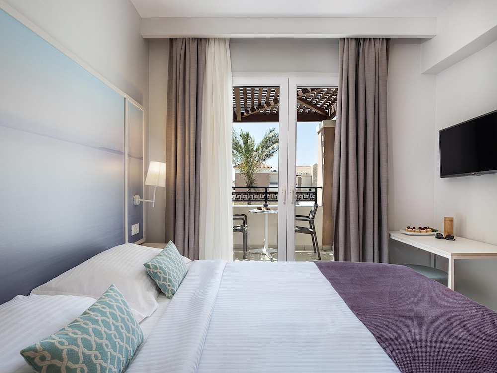 Atlantica Caldera Beach Hotel 20/65
