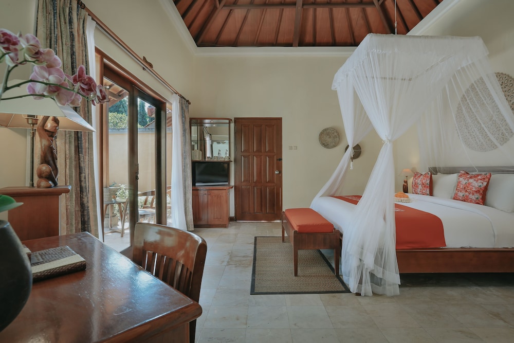 Parigata Villas Resort 8/40
