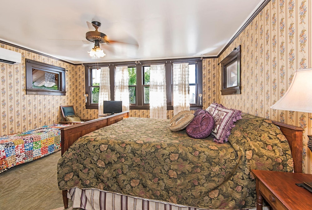 Manoa Valley Inn 17/60