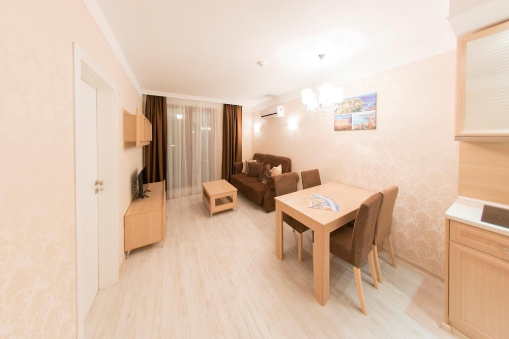 Harmony Suites 11, 12 Grand Resort 16/50