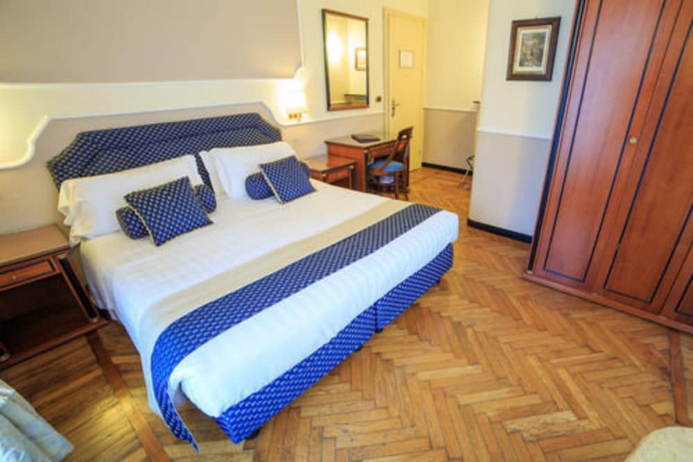 Hotel Jolanda 12/50