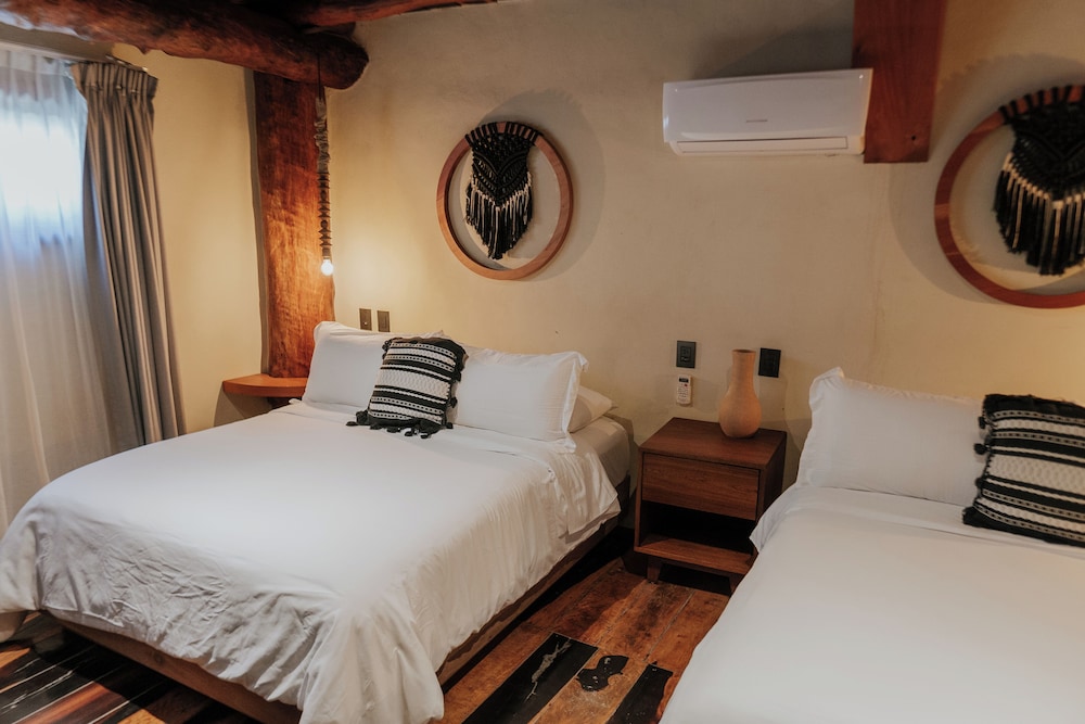 Palma Real, Deluxe, Suite, 1 King and 2 Double Beds