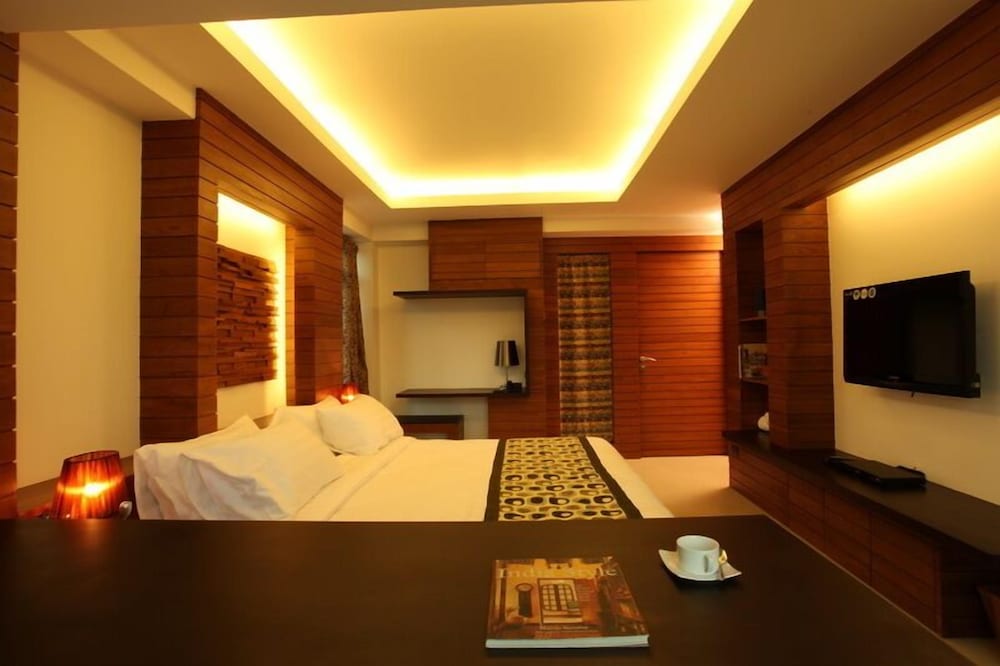 STUDIO, KING BED