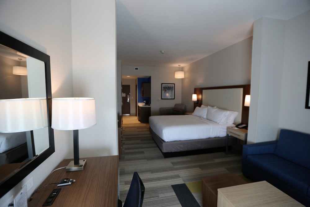 Holiday Inn Express Suites Houston Nw Hwy 290 Cypress 17/50