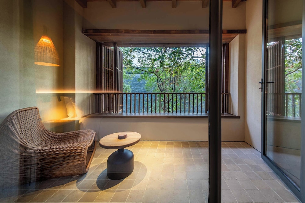 YUANLI HOTEL 30/50