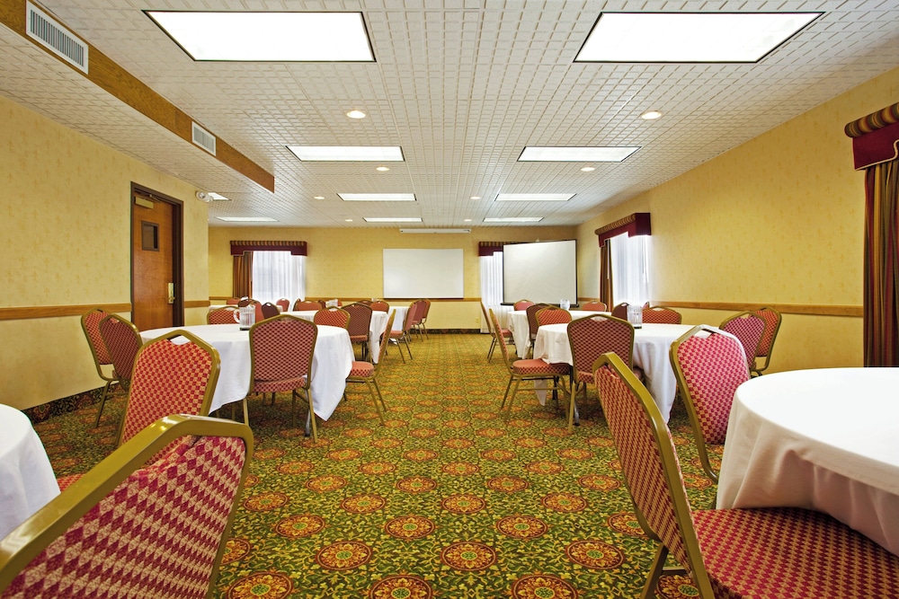 Candlewood Suites Grand Rapids Airport, an IHG Hotel 48/53