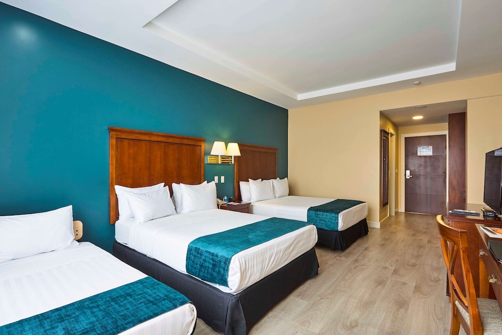 Sonesta Hotel Loja 25/70