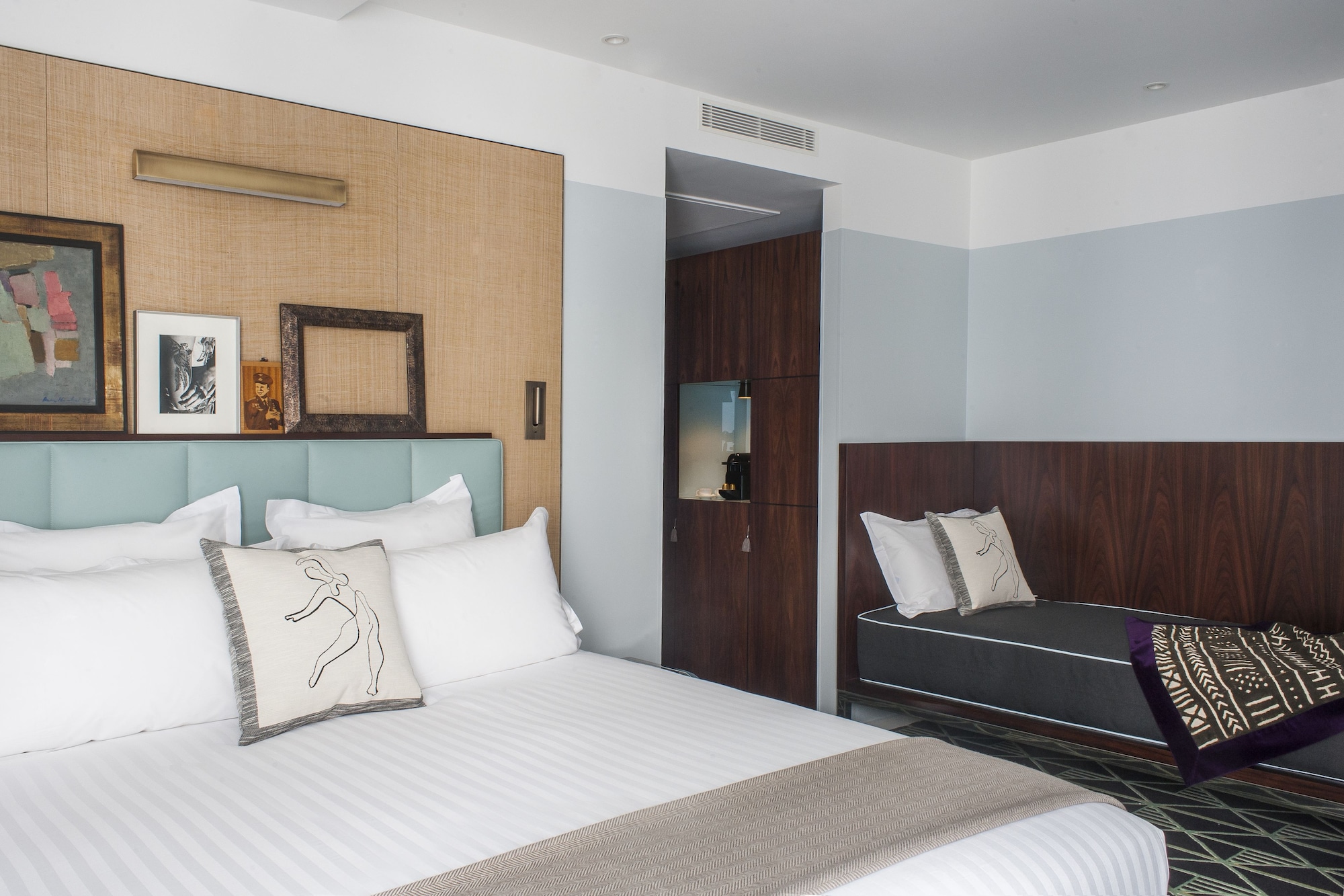 DELUXE, DOUBLE BED