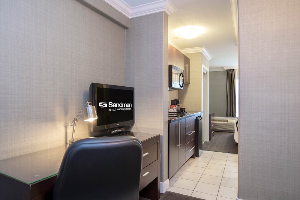 Sandman Hotel Vancouver Airport 34/38