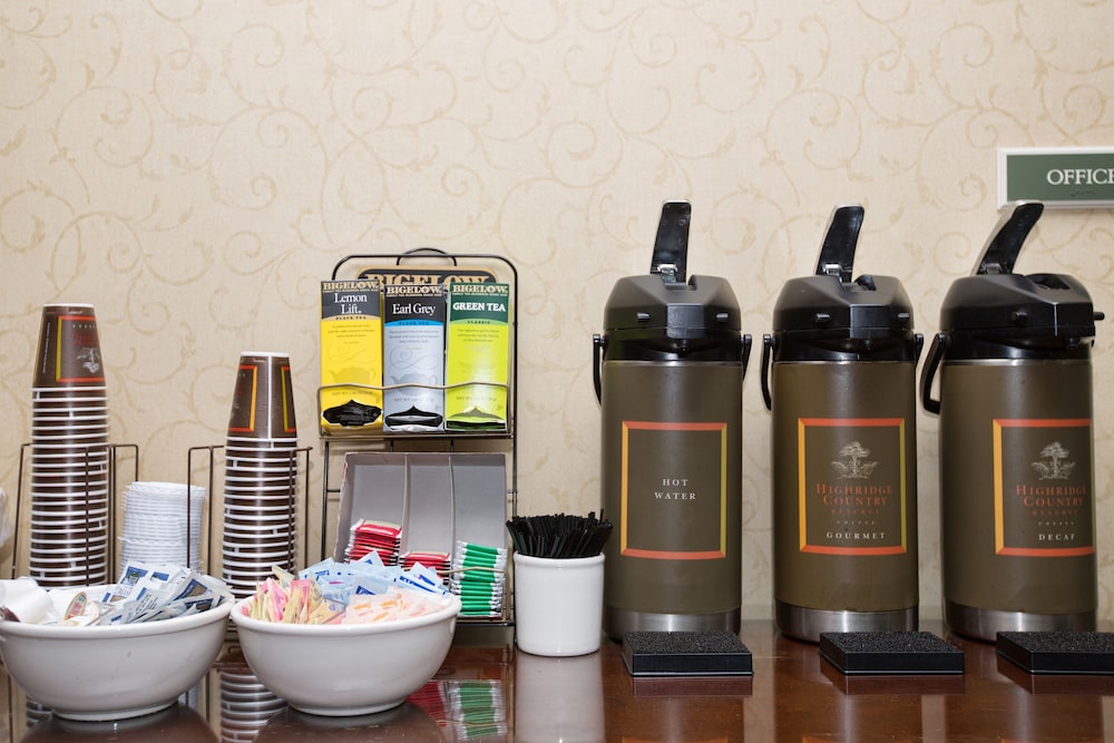 Country Inn and Suites By Radisson, Goodlettsville, TN 12/28